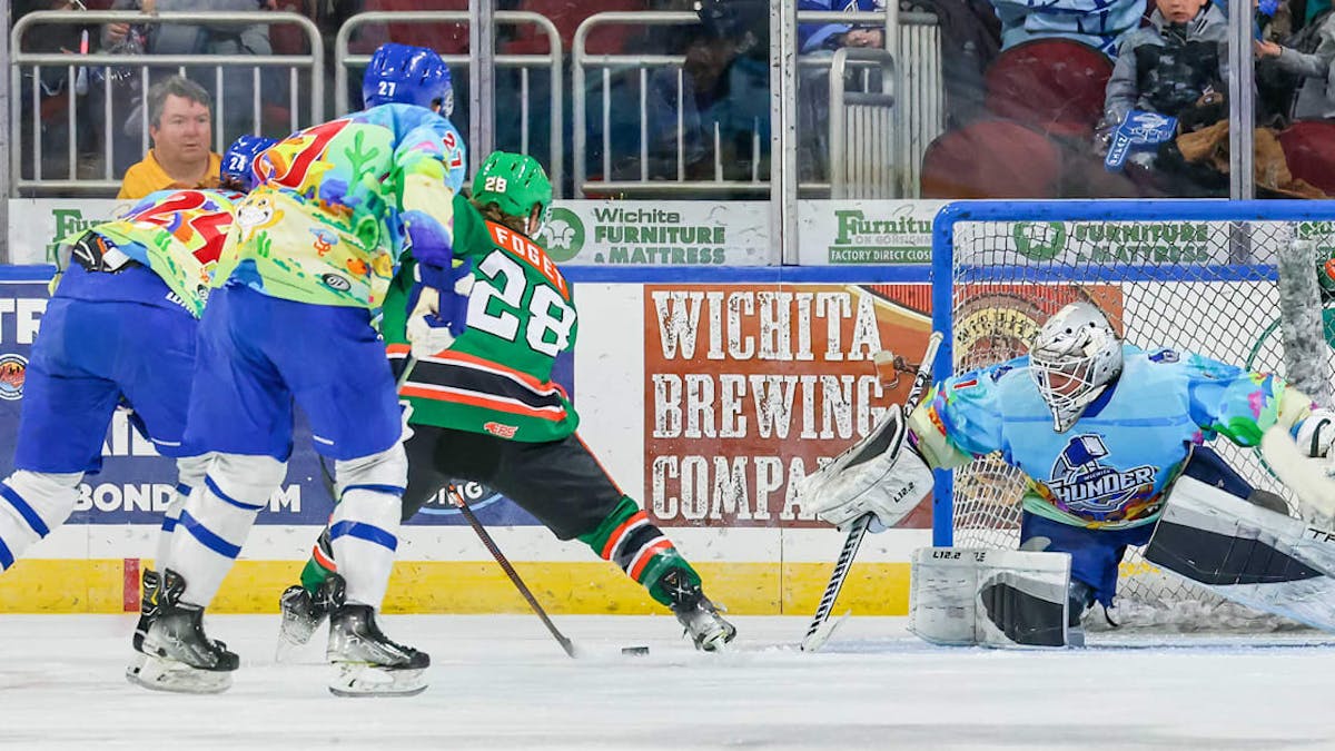 Bates&#039; Late Goal Propels Thunder Past Mavericks