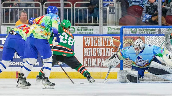 Bates' Late Goal Propels Thunder Past Mavericks